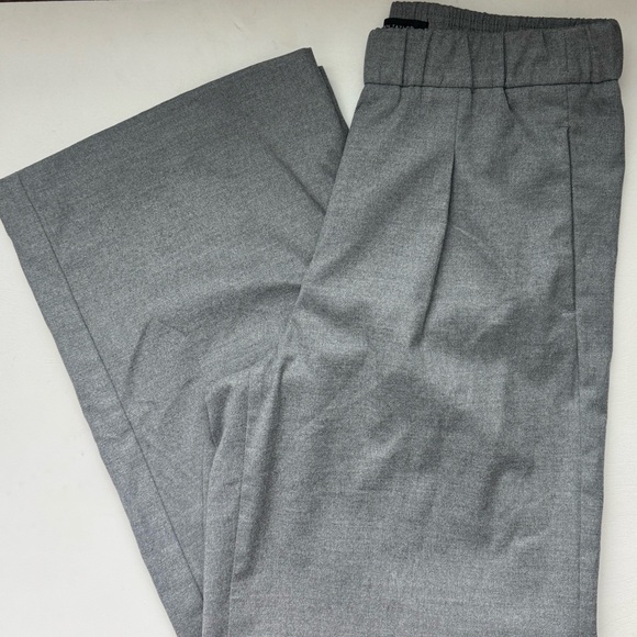 Ann Taylor Pull-On Pleated Wide Leg Pants - Picture 3 of 9